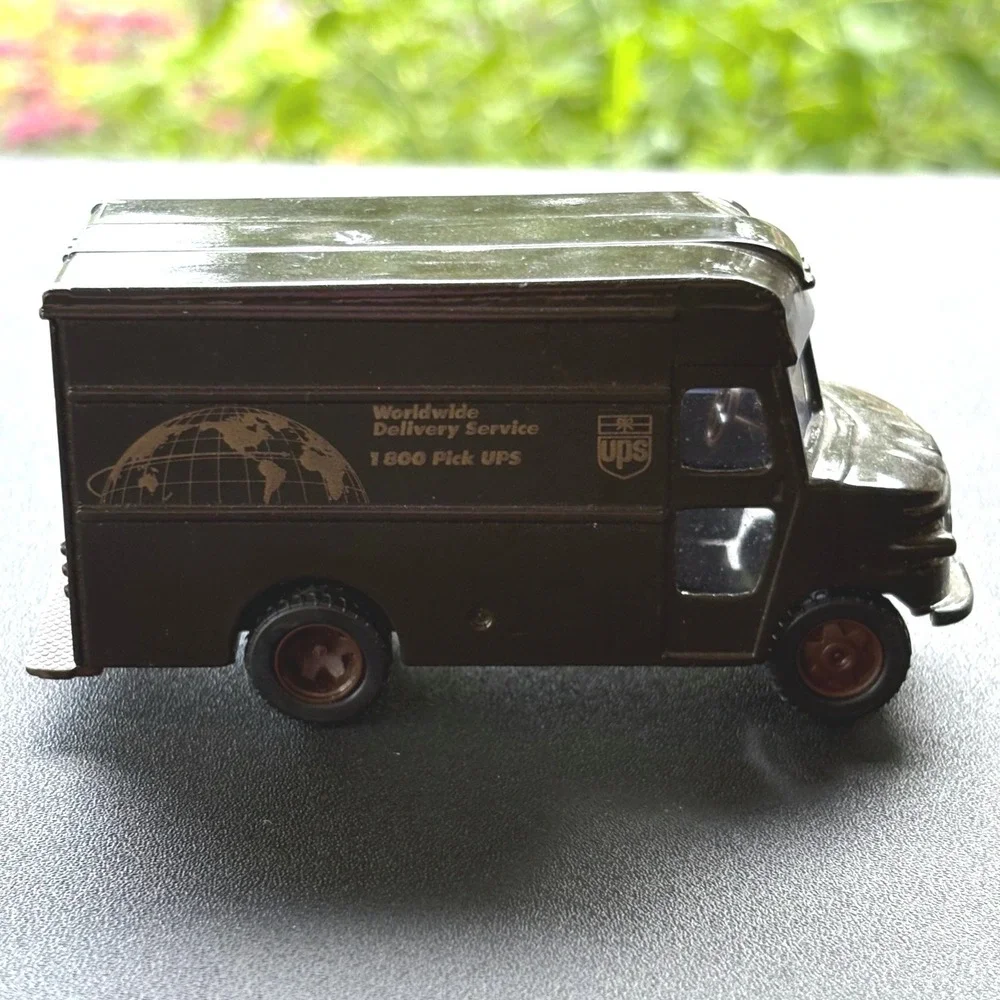 UPS Worldwide Delivery Service Diecast Metal Toy Truck Promotional Model  NO BOX
